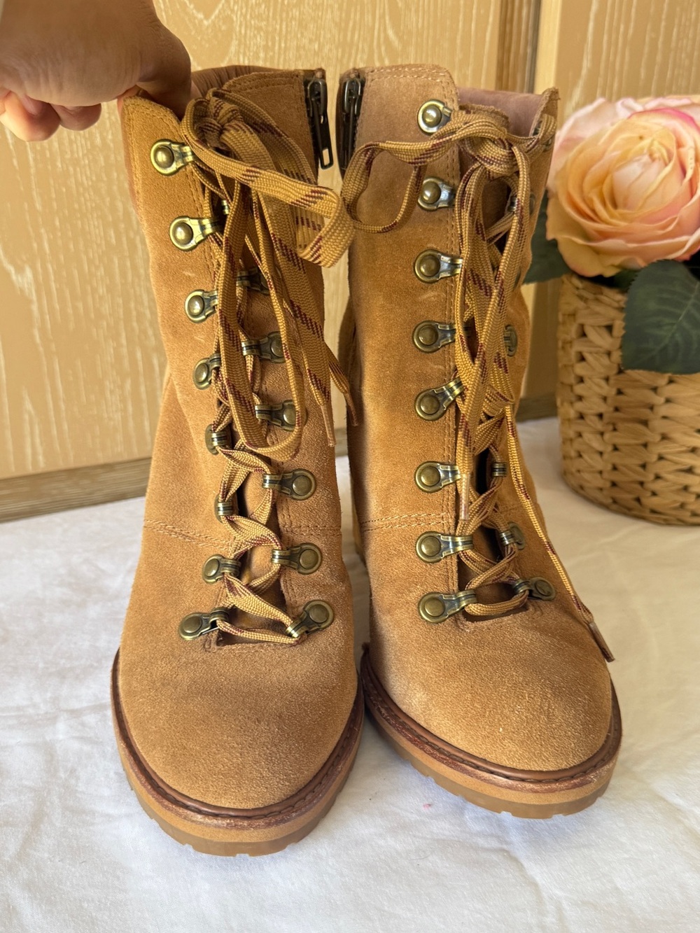 Gianni Bini Women's Tan Suede Lace-Up Ankle Boots size 8,5